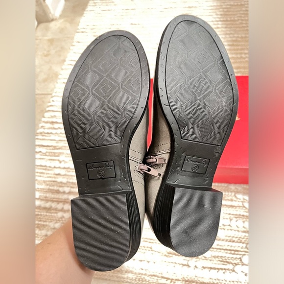 Never worn grey ankle boots - Picture 3 of 3